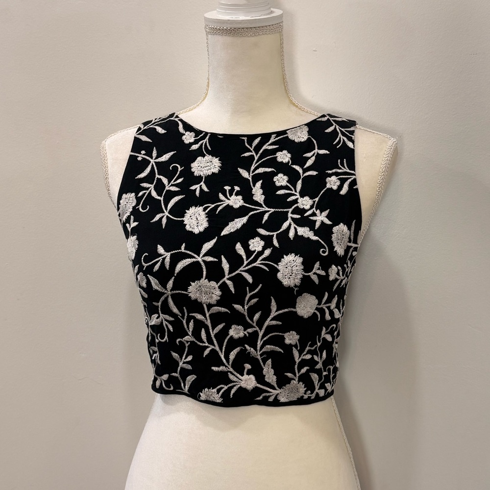 Alice + Olivia 100% Silk Embroidered Floral Crop Top Black Ivory Size 0